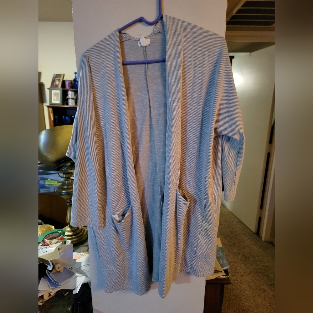 NWT Donni Tan/Grey/White Cardigan Wrap